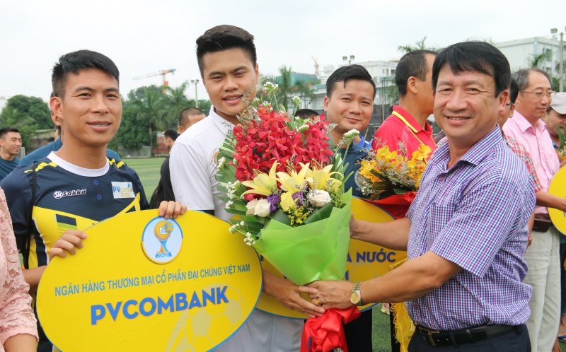 pvcombank khai mac giai bong da bank league open 2017
