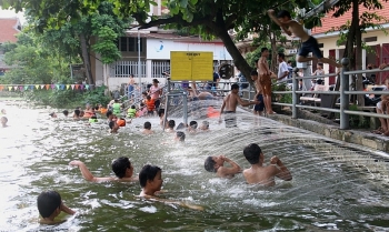 Hà Nội: Cải tạo ao làng thành “bể bơi”