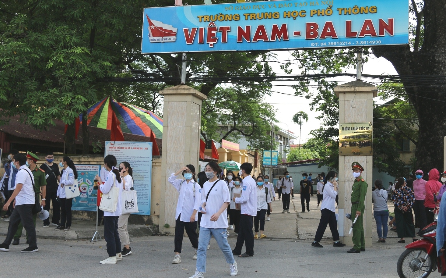 Hà Nội trả Giấy chứng nhận tốt nghiệp THPT qua đường bưu điện