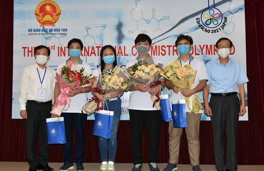 Việt Nam giành 3 huy chương Vàng Olympic Hóa học quốc tế 2021