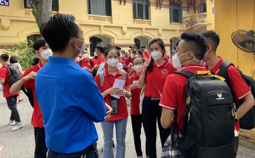 Hơn 400 giảng viên, sinh viên các trường y, dược Hà Nội lên đường vào Nam chống dịch Covid-19