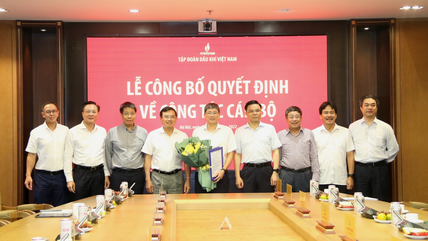 Lãnh đạo Tập đoàn chúc mừng tân Trưởng Ban Điện và Năng lượng tái tạo Nguyễn Thanh Bình
