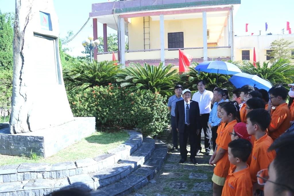 Tuyên dương, khen thưởng con CBCNV đạt thành tích cao trong kỳ thi học sinh giỏi quốc gia, quốc tế năm học 2021 - 2022