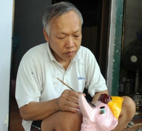 Người giữ nghề "mặt nạ giấy bồi" ở Hà Nội