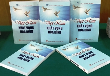 Ra mắt sách “Việt Nam - Khát vọng hòa bình”