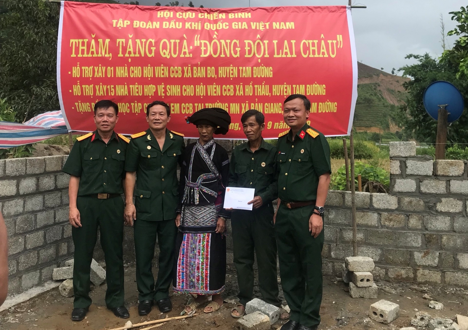 hoi ccb tap doan trao nha nghia tinh dong doi tai tinh binh dinh lai chau