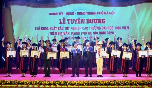 Hà Nội tuyên dương 88 thủ khoa xuất sắc các trường đại học năm 2020