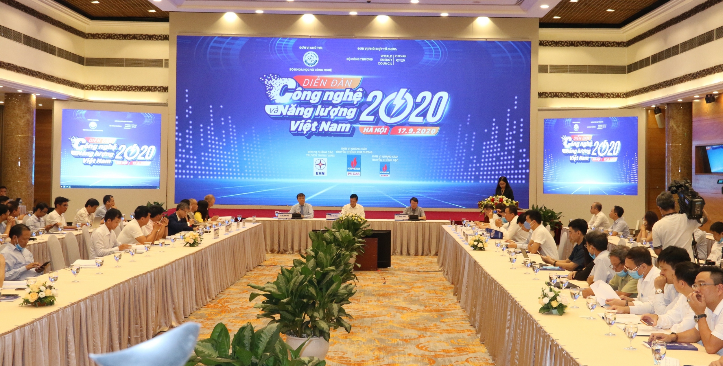 khai-mac-dien-dan-cong-nghe-va-nang-luong-viet-nam-2020