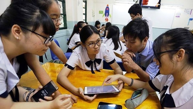 Học sinh THCS, THPT được dùng điện thoại trong giờ học