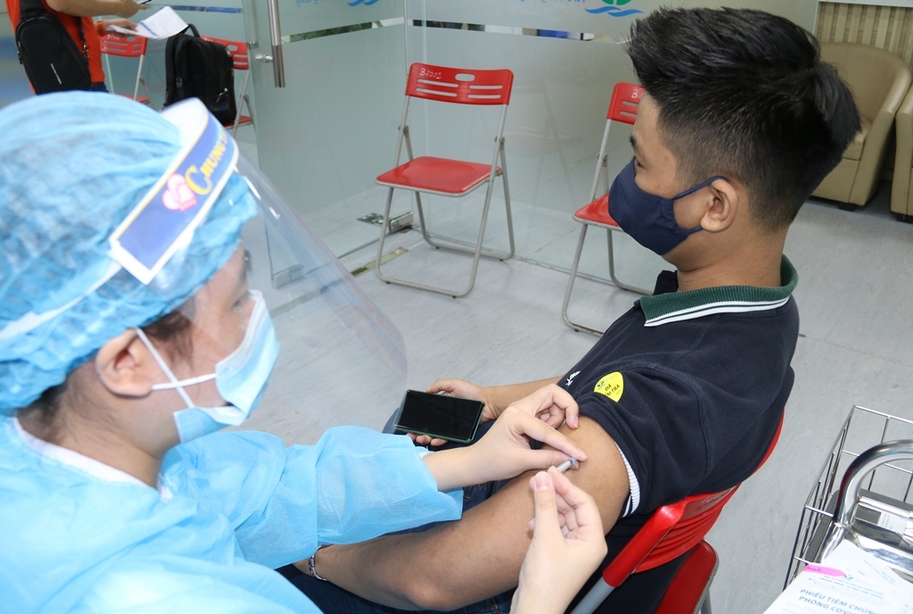 Bộ Y tế trả lời về việc tiêm vaccine phòng Covid-19 cho học sinh THPT