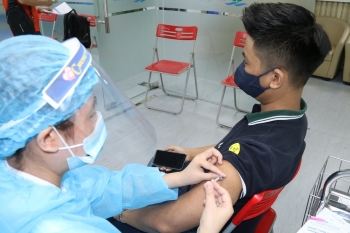 Bộ Y tế trả lời về việc tiêm vaccine phòng Covid-19 cho học sinh THPT