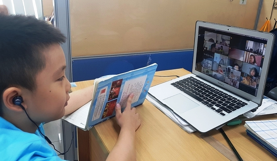 Hà Nội yêu cầu các trường kiểm soát tư liệu dạy học trực tuyến
