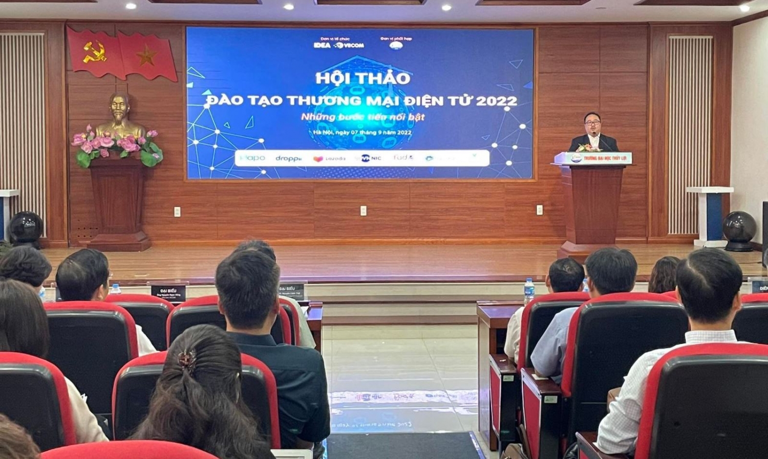 Thúc đẩy đào tạo nguồn nhân lực thương mại điện tử ngay từ trường học