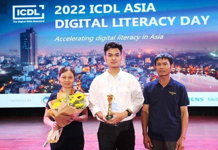 Sinh viên Việt Nam giành Quán quân cuộc thi kỹ năng công nghệ số toàn châu Á 2022