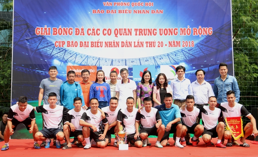 doi bong da pvn vo dich cup bao dai bieu nhan dan 2018