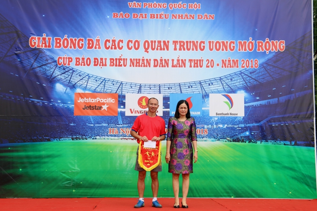 doi bong da pvn vo dich cup bao dai bieu nhan dan 2018