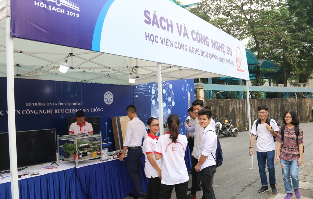 ron rang hoi sach ha noi thanh pho vi hoa binh