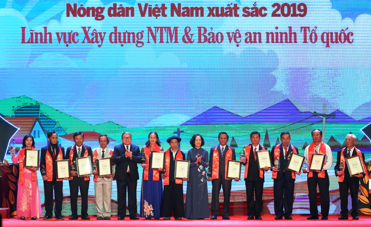 Tôn vinh 63 nông dân Việt Nam xuất sắc năm 2019