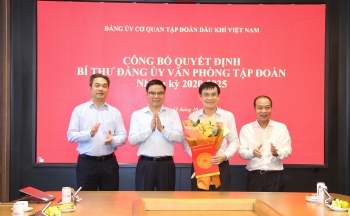 Trao quyết định Bí thư Đảng ủy Văn phòng Tập đoàn Dầu khí Việt Nam nhiệm kỳ 2020-2025