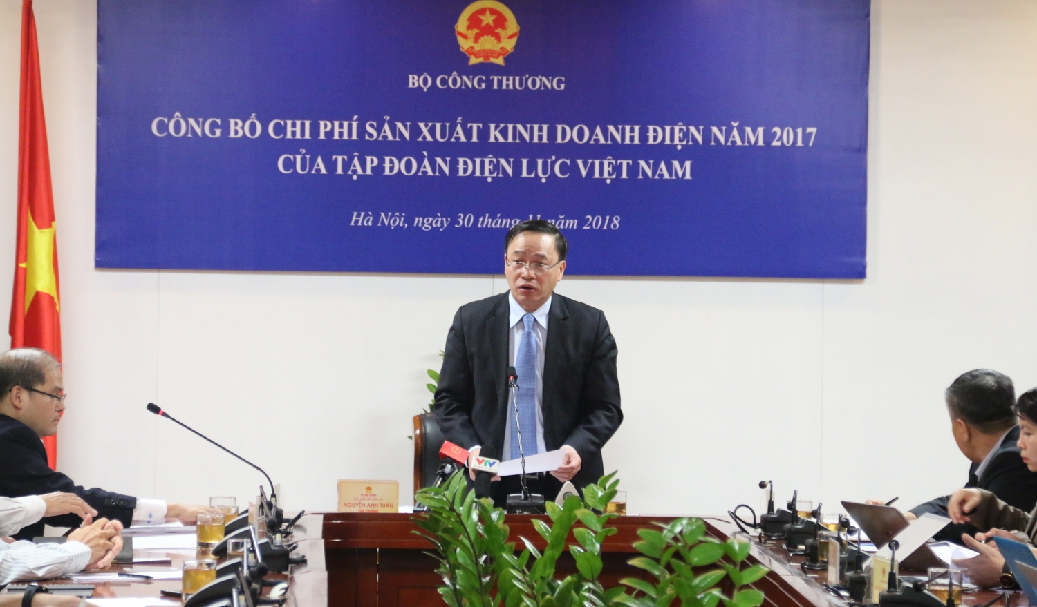 nam 2017 gia thanh san xuat kinh doanh dien la 1667 dongkwh