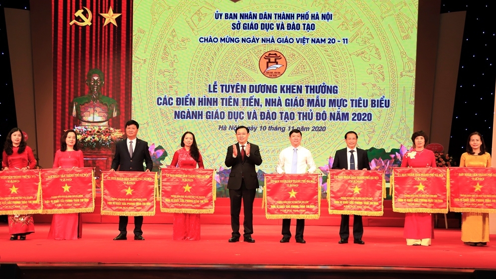 Hà Nội tuyên dương các điển hình tiên tiến, nhà giáo mẫu mực tiêu biểu năm 2020