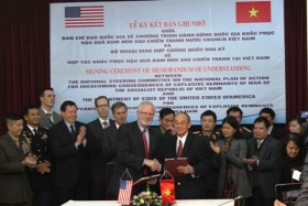 Việt Nam - Hoa Kỳ: Ký kết khắc phục hậu quả bom mìn sau chiến tranh