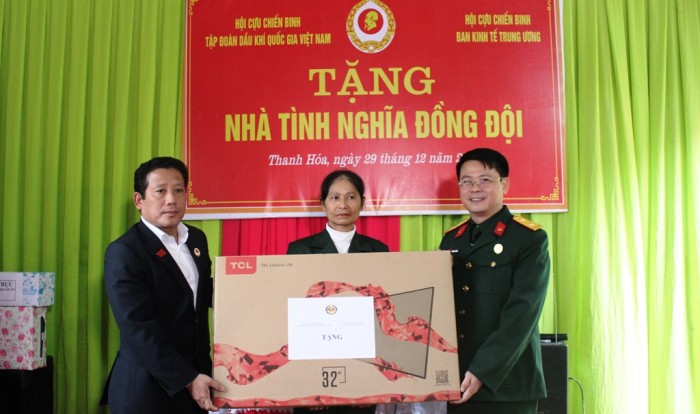 tang nha nghia tinh dong doi cho ccb hoan canh kho khan