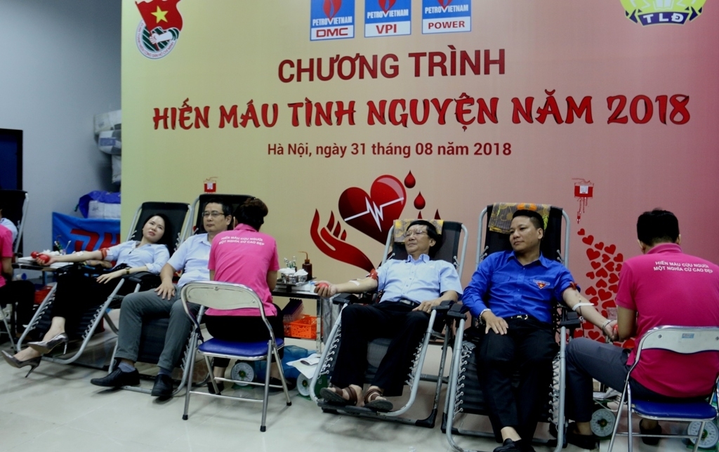 ton vinh 27 tap the ca nhan nhan giai thuong giot hong nam 2018