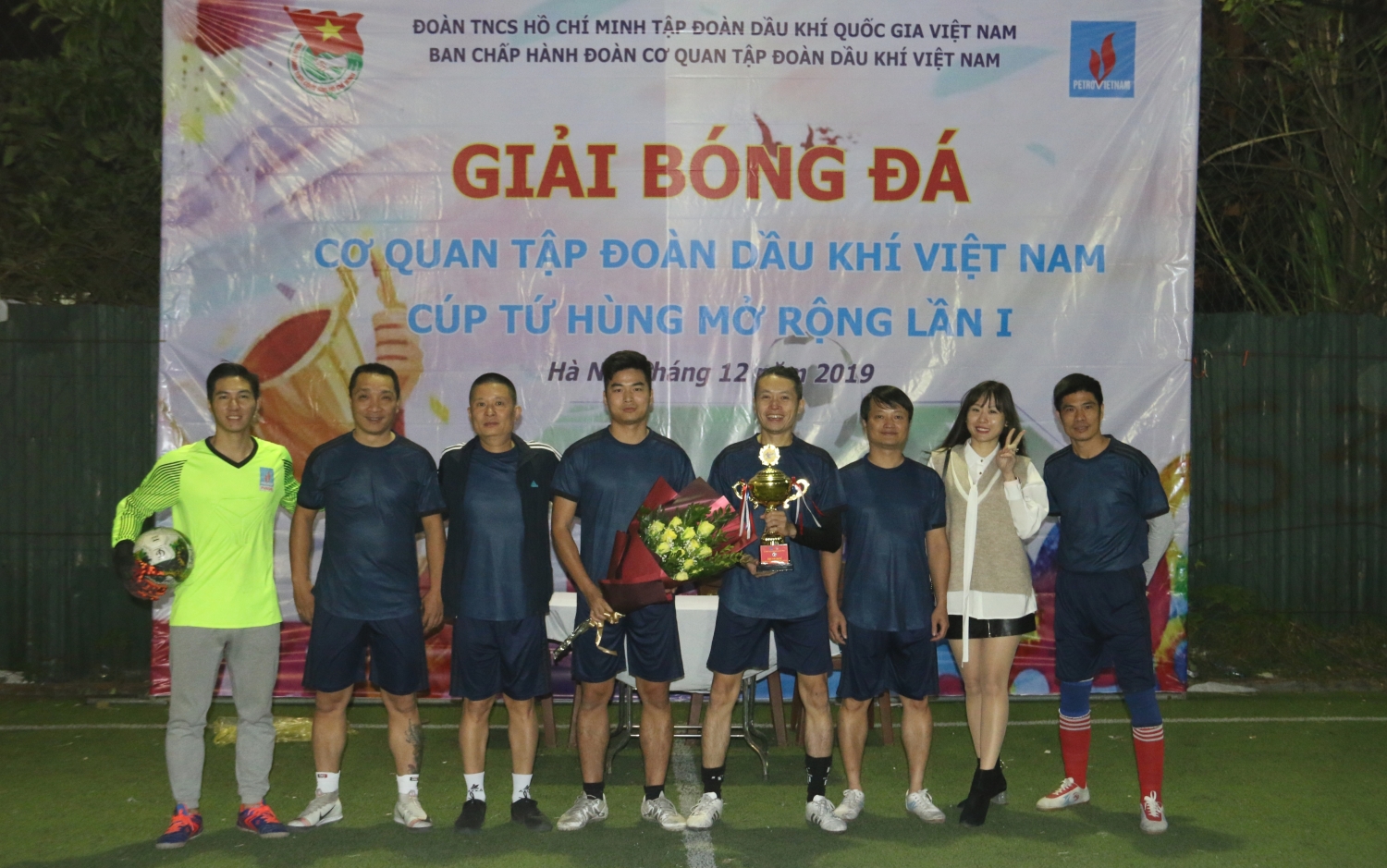 khai mac giai bong da co quan tap doan cup tu hung mo rong lan i