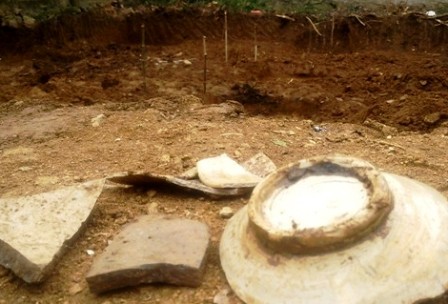 Thanh Hóa: Đào móng nhà phát hiện ngôi mộ tập thể