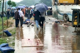 Trung Quốc: Lật xe buýt, hàng chục người thương vong