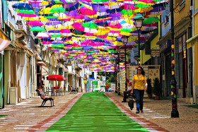 Tháng Bảy, đến thăm "thành phố che ô" ở Bồ Đào Nha
