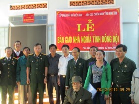 Bàn giao 3 nhà "Nghĩa tình đồng đội" tại tỉnh Kon Tum