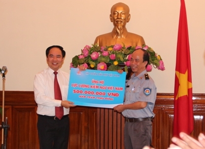 PVN: Tặng quà cho lực lượng Cảnh sát biển và Kiểm ngư Việt Nam