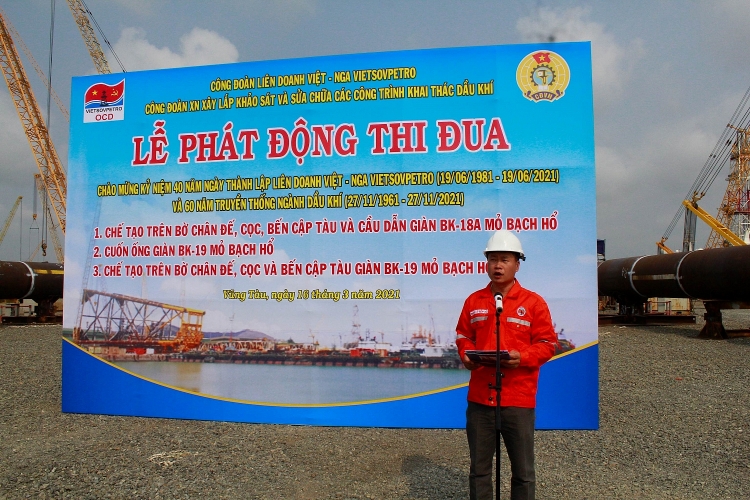Đ/c Nguyễn Đăng Khoa – Chủ tịch Công đoàn XN Xây lắp phát biểu tại buổi lễ
