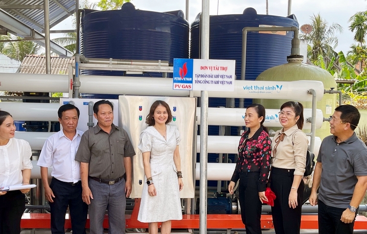 PV GAS trao tặng thêm 2 hệ thống lọc nước giúp Bến Tre đối phó với hạn mặn