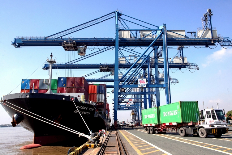 TP HCM chính thức thu phí hạ tầng cảng biển từ ngày 1/4