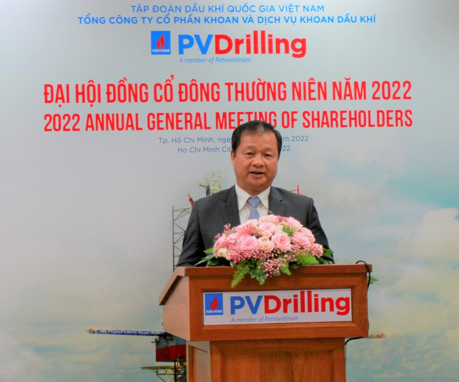 Chủ tịch HĐQT PV Drilling Mai Thế Toàn báo cáo tại Đại hội.