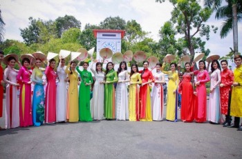 TP.HCM: Trình diễn áo dài trên sàn catwalk dài nhất Việt Nam