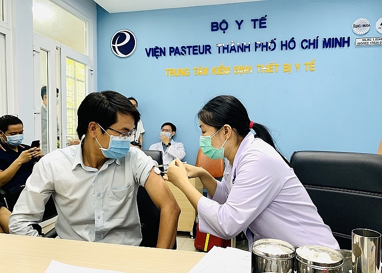TP HCM tổ chức tiêm vaccine Covid-19 cho hơn 80 nhà báo, phóng viên