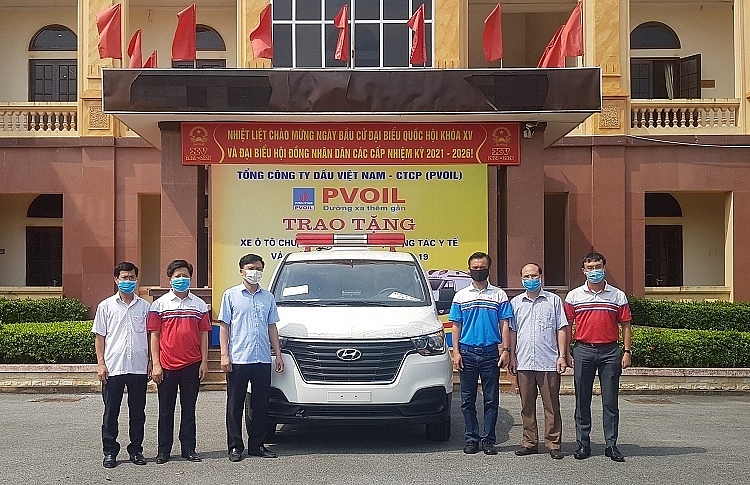 Ngày 21-05-2021, PVOIL tặng xe cứu thương phục vụ công tác phòng chống dịch COVID-19