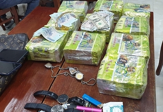 Bắt 10kg ma túy đá chuyển từ Campuchia về Việt Nam