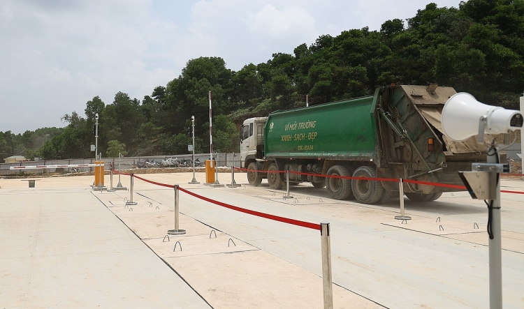 Lên kế hoạch phân luồng tiếp nhận rác chuyển về Nhà máy điện rác Sóc Sơn. (Ảnh minh họa)