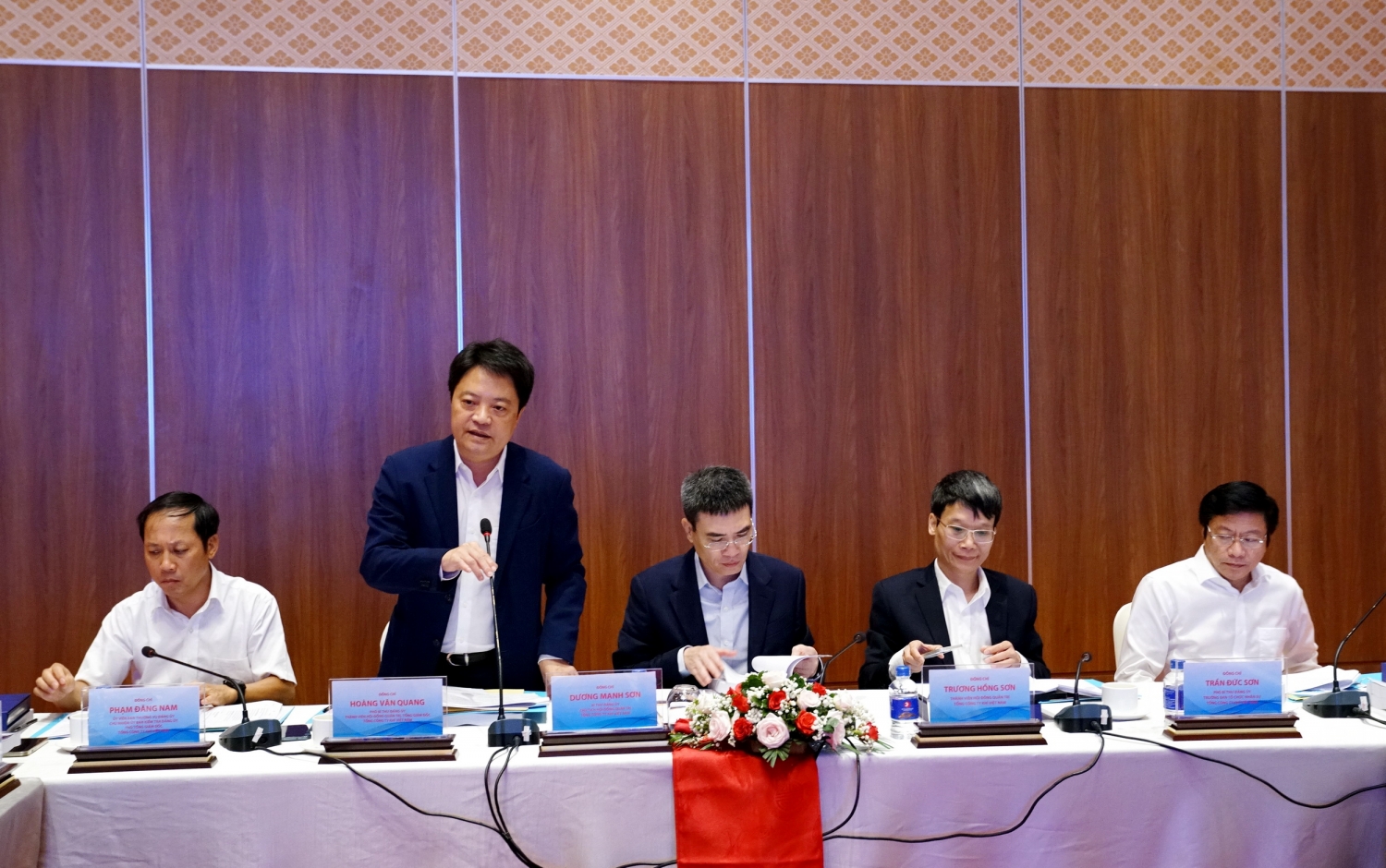 Tổng Giám đốc PV GAS Hoàng Văn Quang cùng Đoàn chủ tịch phát biểu định hướng và điều hành Hội nghị