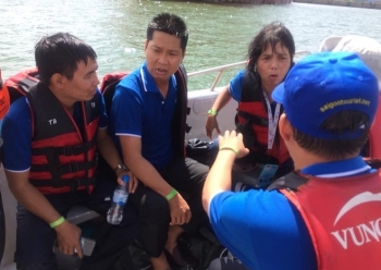 Vietsovpetro kịp thời cứu 19 người đi cano bị lật trên biển Vũng Tàu