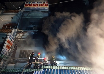 Cháy lớn tại chợ đầu mối TP Cà Mau