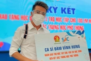 Ca sĩ Đàm Vĩnh Hưng tặng 1,8 tỷ đồng học phí cho trẻ em khó khăn