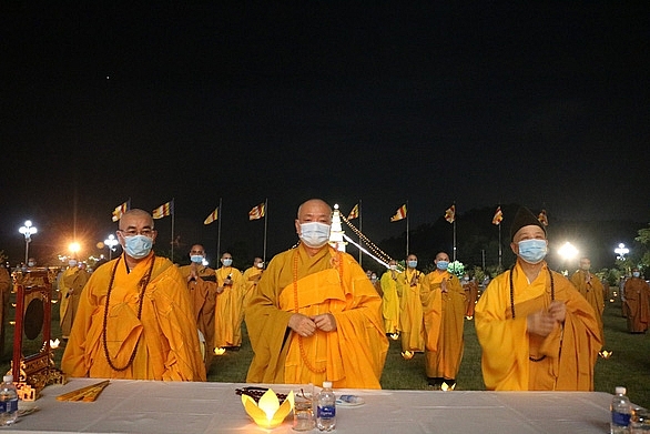 Khóa lễ Vu Lan tổ chức tại Học viện Phật giáo Việt Nam ở Hà Nội tối 19-8 - Ảnh: Học viện Phật giáo Việt Nam
