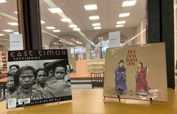 Sách ảnh về cổ phục Việt Nam được đưa vào thư viện Đại học Quốc gia Úc