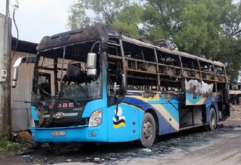 Đồng Nai: Xe khách 40 chỗ bất ngờ bốc cháy dữ dội
